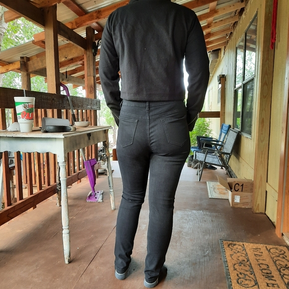 Whigh-waisted black  ripped skinny denim pant - Picture 15 of 16